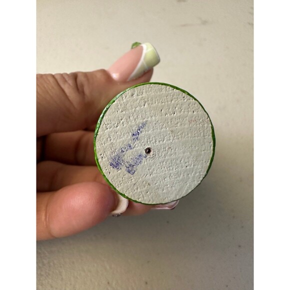 Vintage Wooden Erzgebirge ESCO Girl Bouquet Figurine German Folk Art Signed - Picture 3 of 3